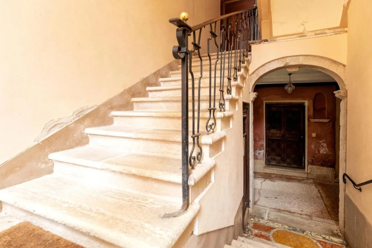 S04-San Pantalon Apartment Venice
