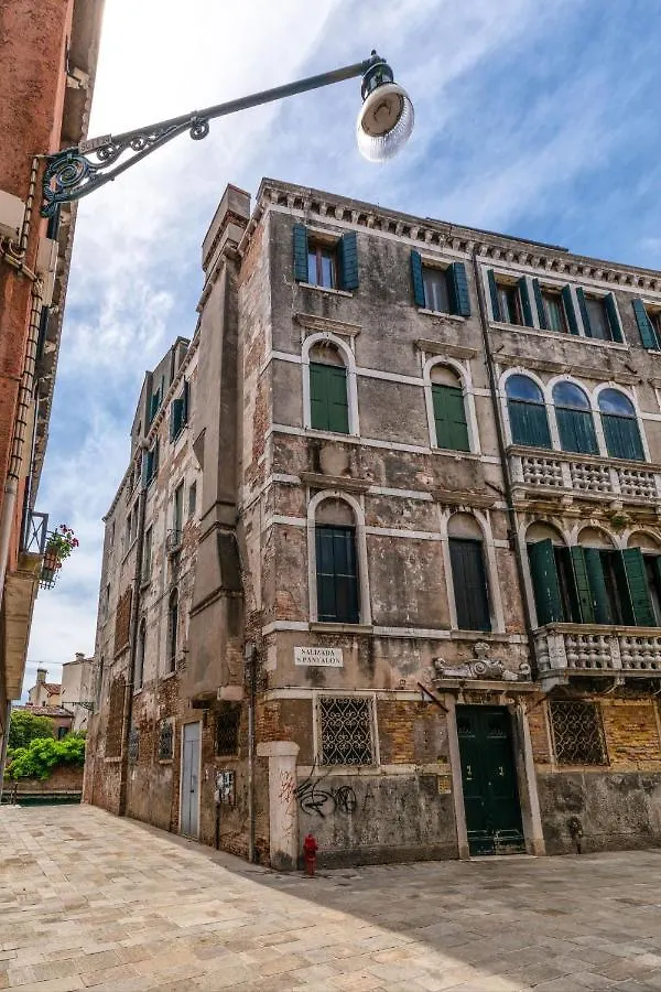 S04-San Pantalon Apartment Venice Italy