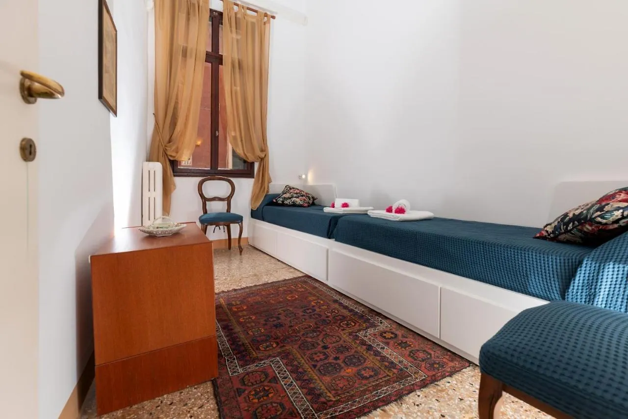 S04-San Pantalon Apartment Venice Italy