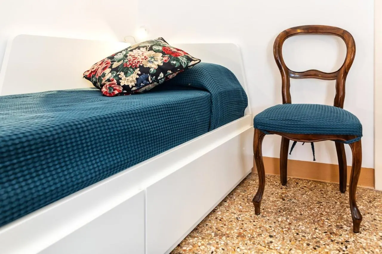 S04-San Pantalon Apartment Venice Italy