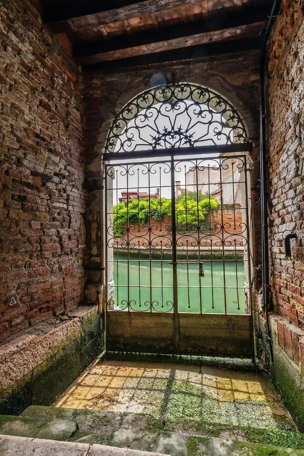 S04-San Pantalon Apartment Venice